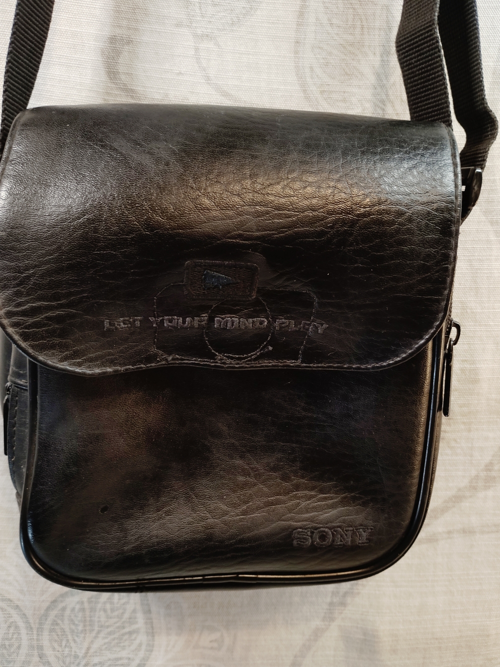 Sony Compact Black Messenger/Crossbody Bag
